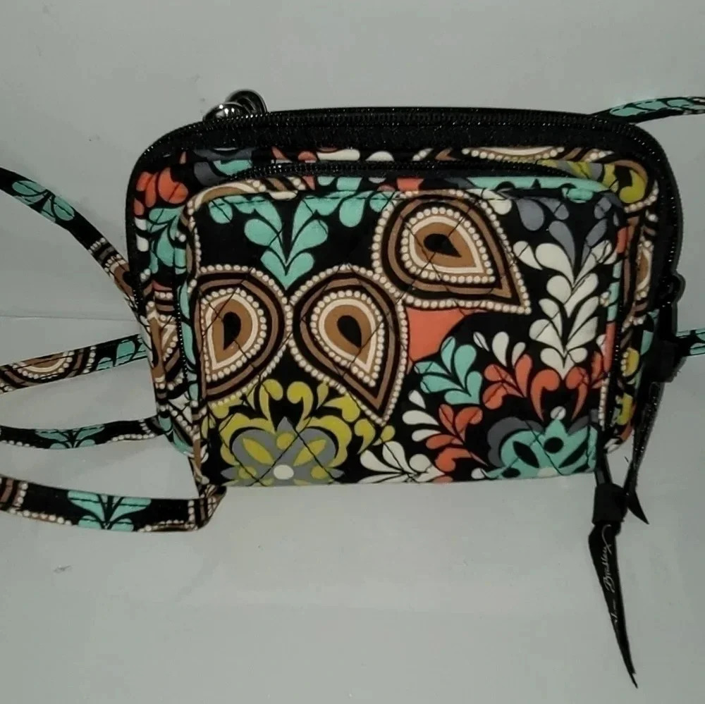š
ŗvera Bradley Paisley Print Wallet with Crossbody Strap - Picture 2 of 4